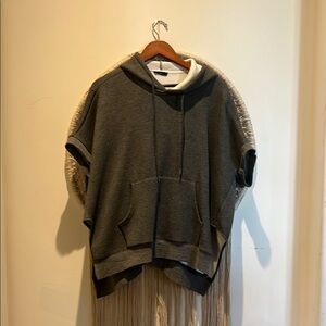Joh FLETA PONCHO WITH HOODIE ~ Gray Short-Sleeve Hoodie